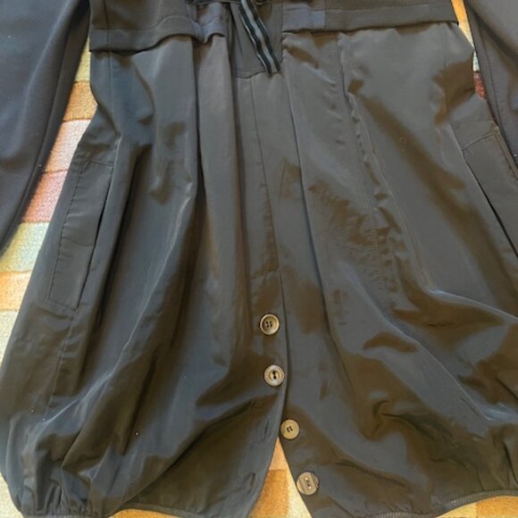 French Designed, Black Coat with Pleated Balloon Bottom, Size 3, - Picture 8 of 9